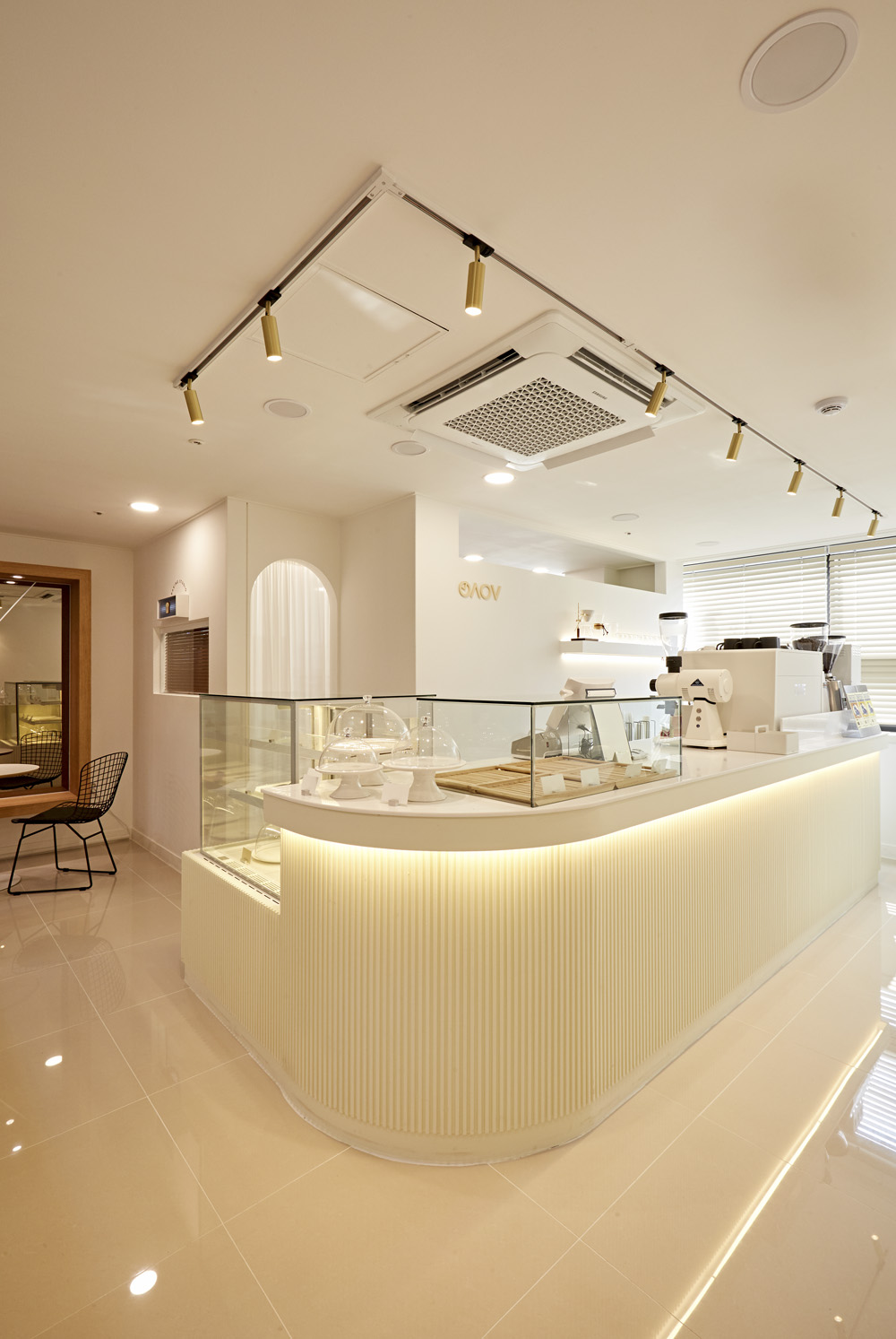 简约可爱 15 坪甜点咖啡厅设计-12