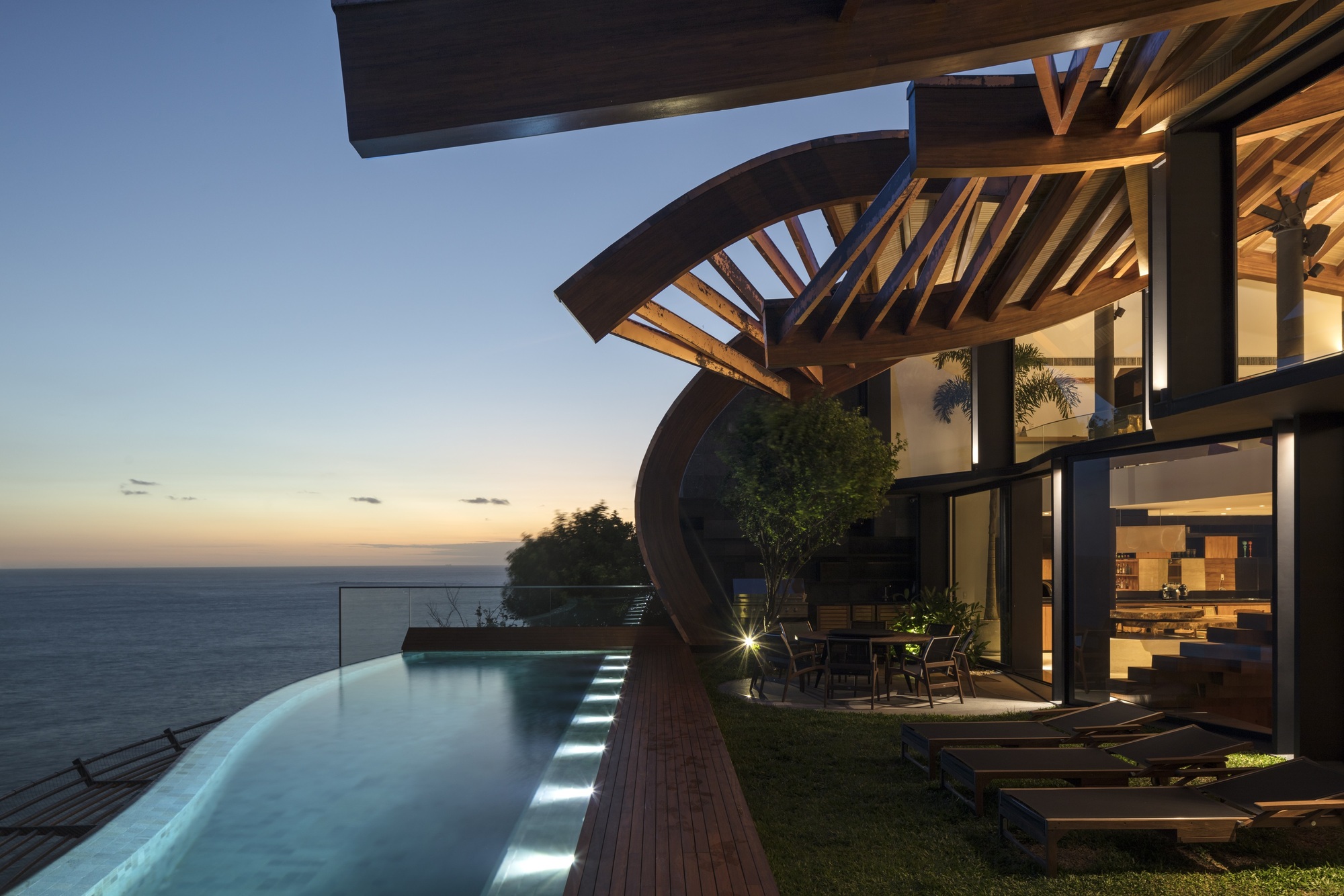 波浪之屋 | 海景别墅的室内设计巅峰之作-35