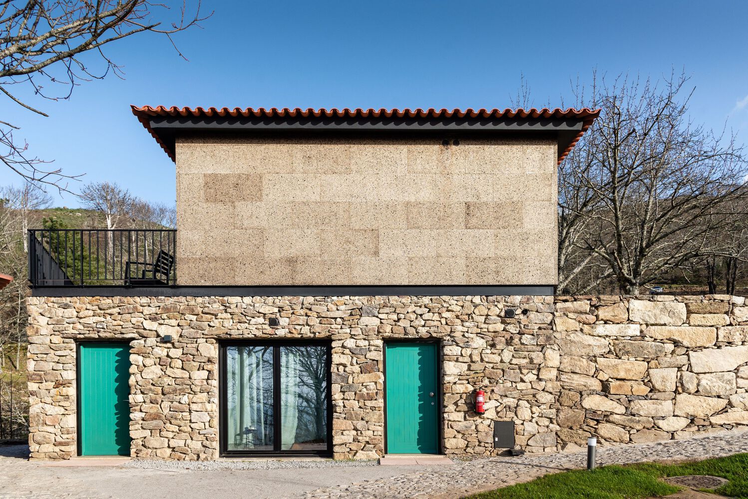 葡萄牙山脉中的和谐身心灵康养中心丨PLATAFORMArq-50