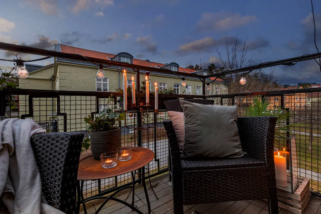 旧楼改造的灰色与白色中性 duplex-27