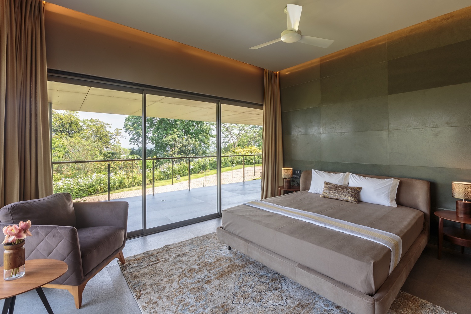 山水之间的静谧家园-23