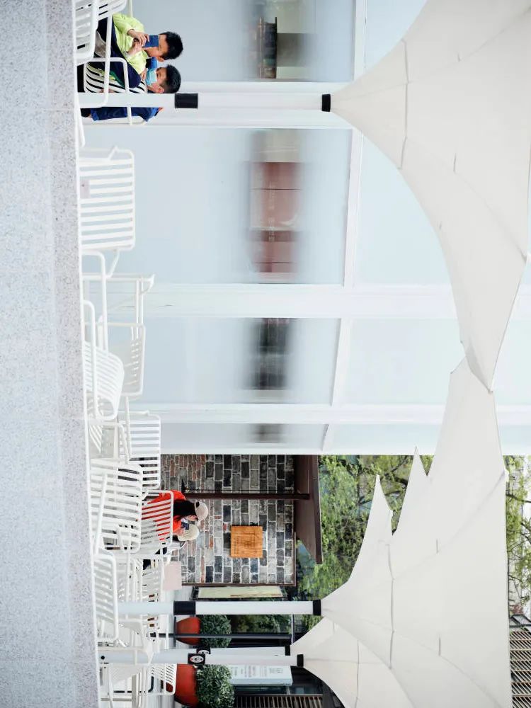 方庭书店 | 黑胶磁场中的艺术阅读空间-62