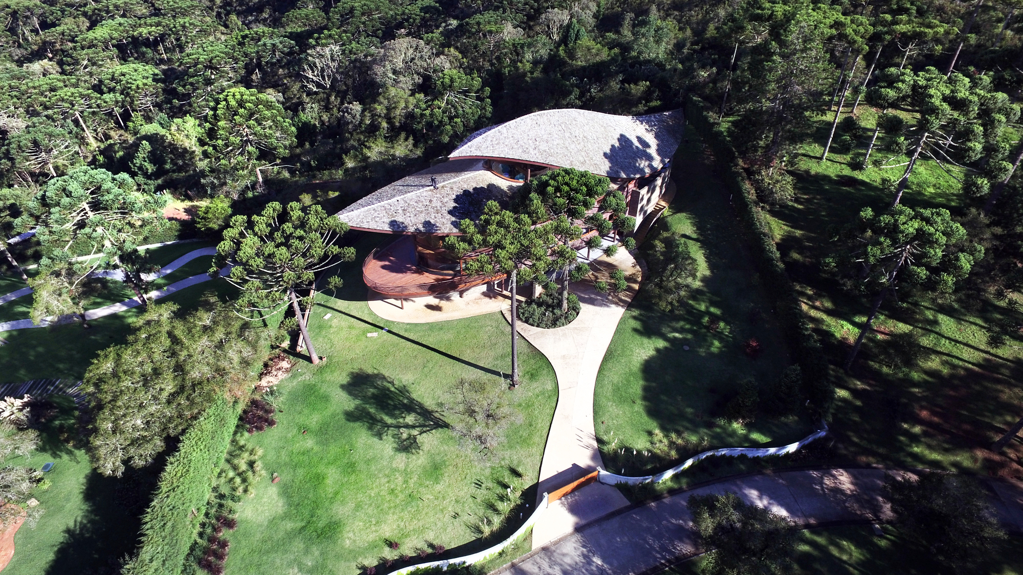 融合自然的山间别墅-16