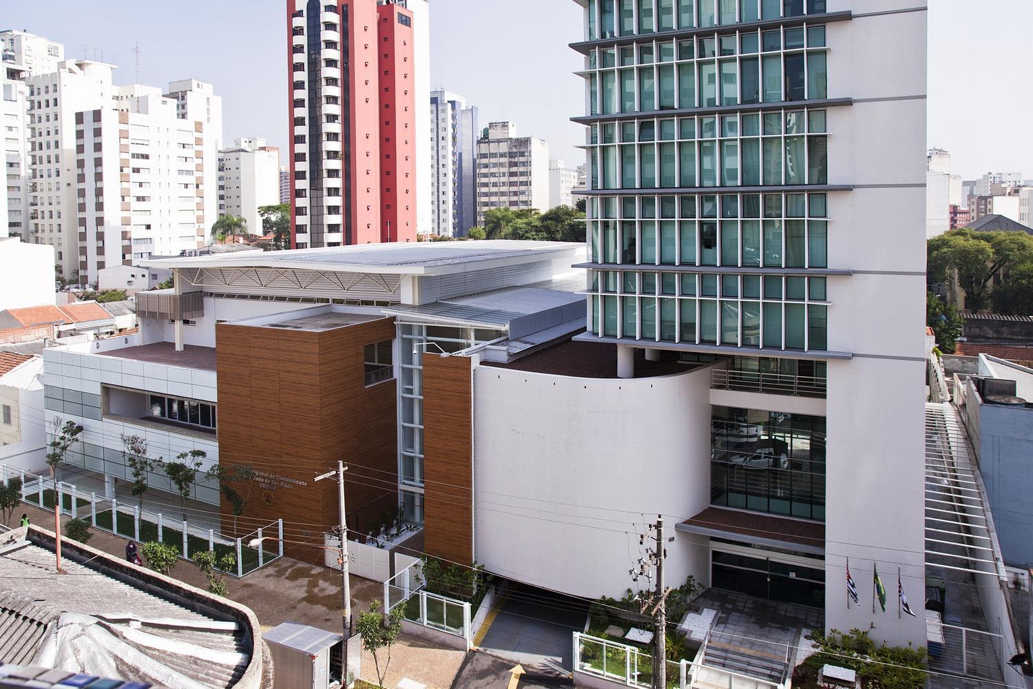 巴西 EscritórioBACCO Arquitetos 的现代化绿色总部设计-1