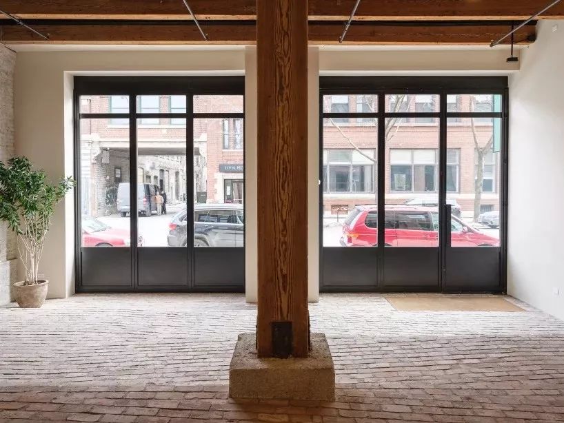 norman kelley利用多功能楼梯坡道改造芝加哥的“notre”商店-9