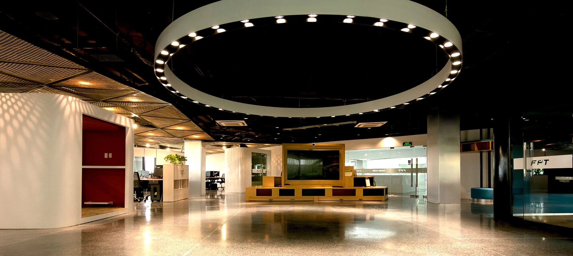 Featured working space of FPT Software-12