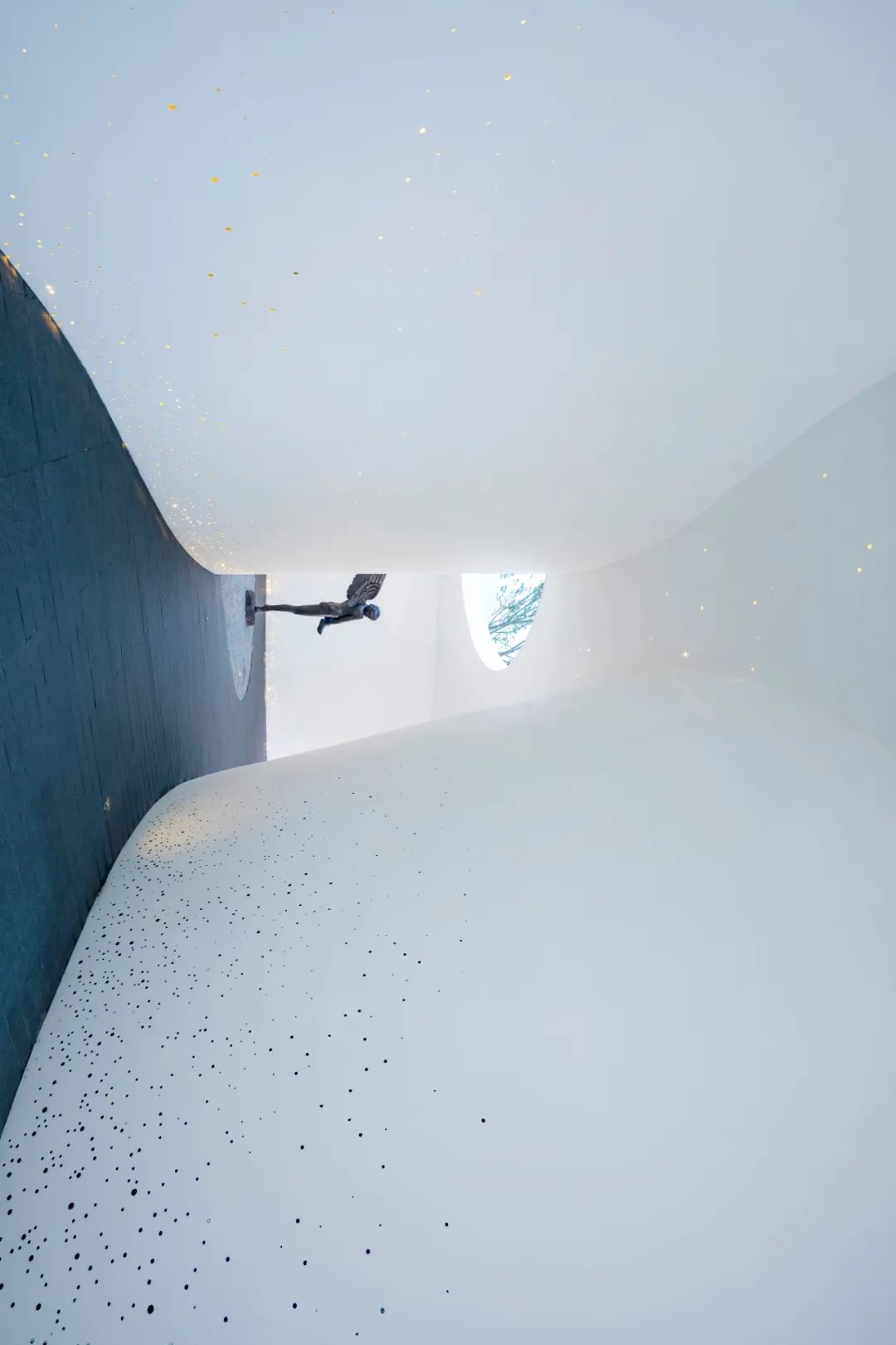 领地悦府 | 红蓝对决的景观艺术-8