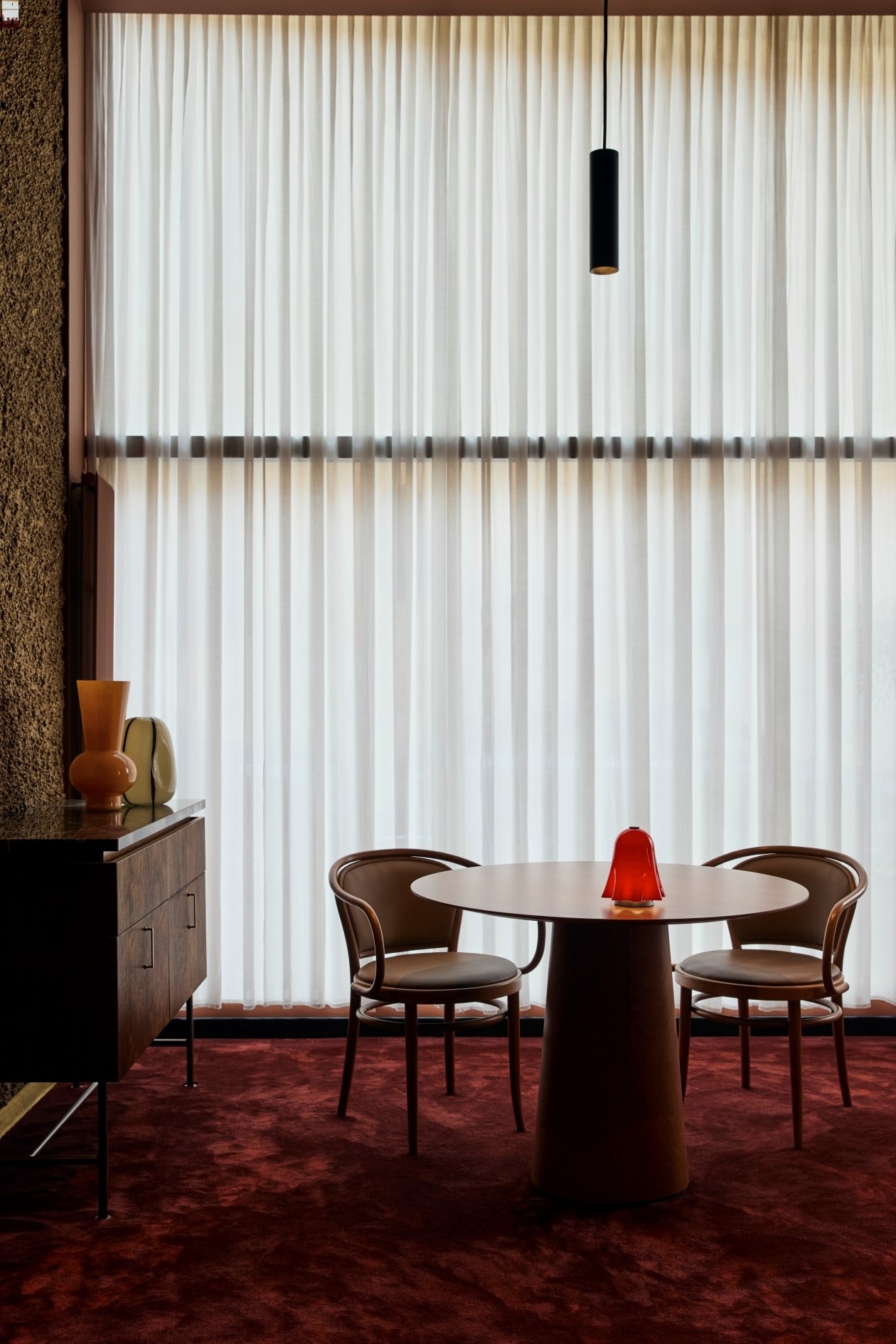 KICK.OFFICE | 一家用色大胆的餐饮空间-7