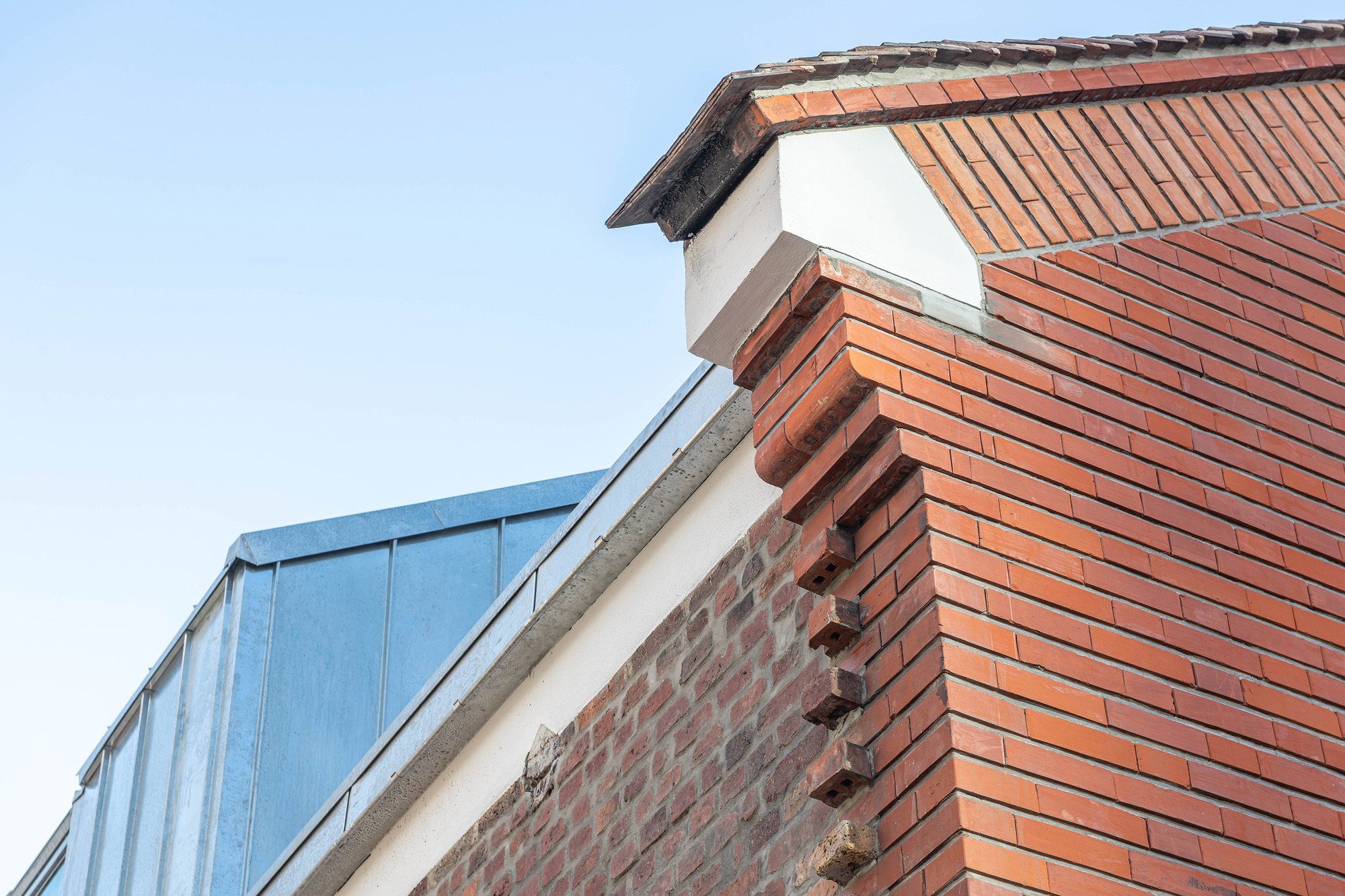 From Old Chapel to Thrift Shop and Social Housing / Tectône-37