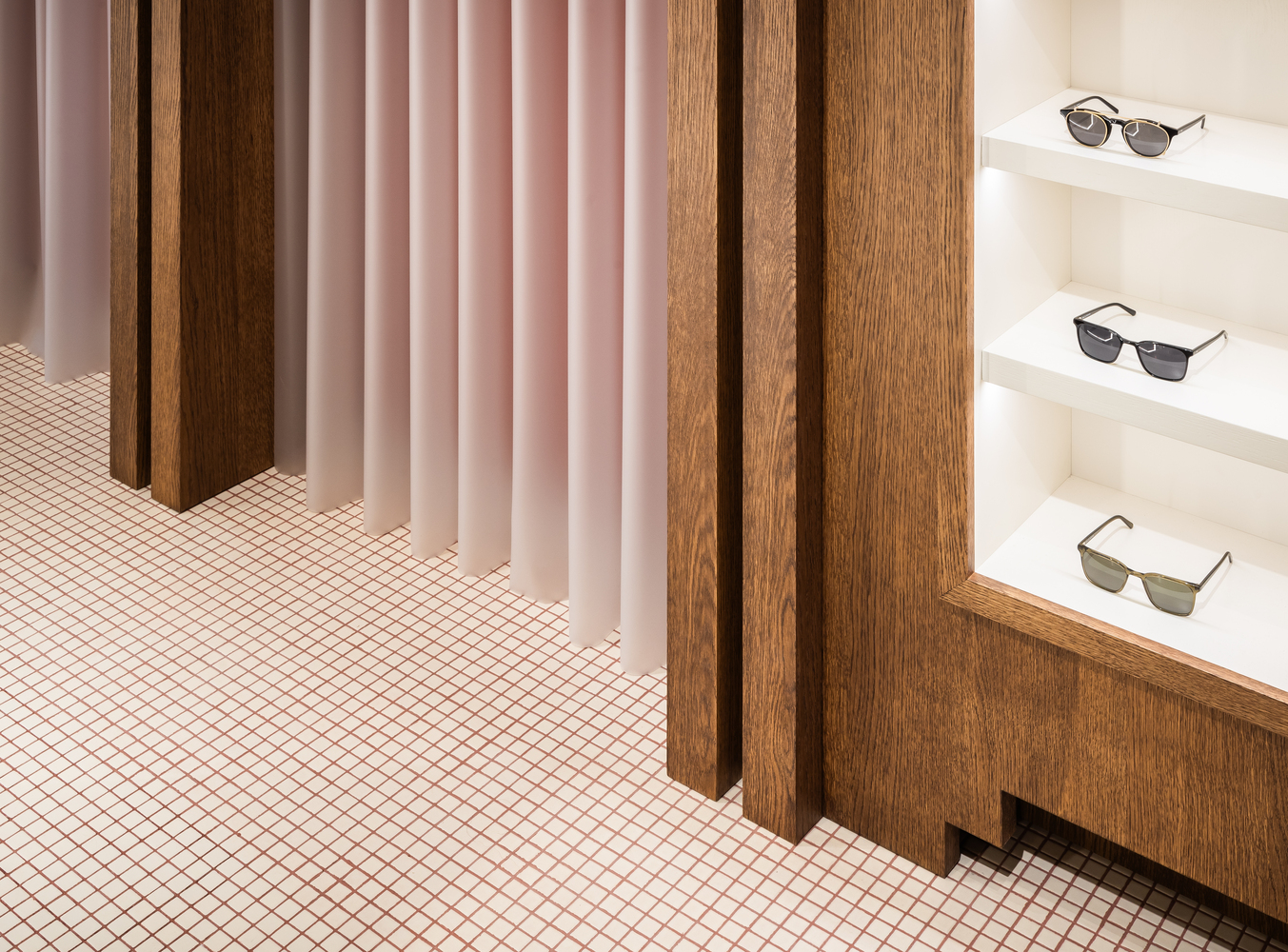 罗马尼亚 Lunet 精品店丨波格丹一世·乔科迪卡工作室-23