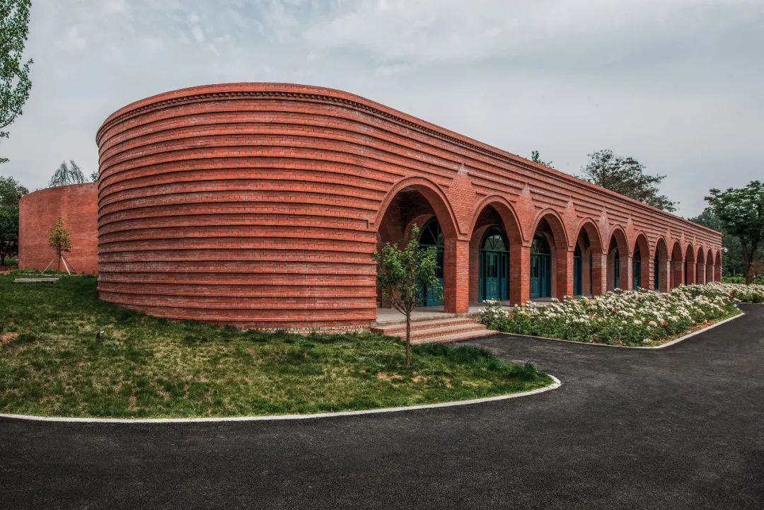 李子沟村的红砖自然礼堂-85