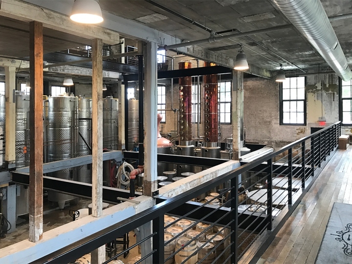 Michigan 百年老厂房变身为现代手工威士忌酒坊,历史与未来交融-14