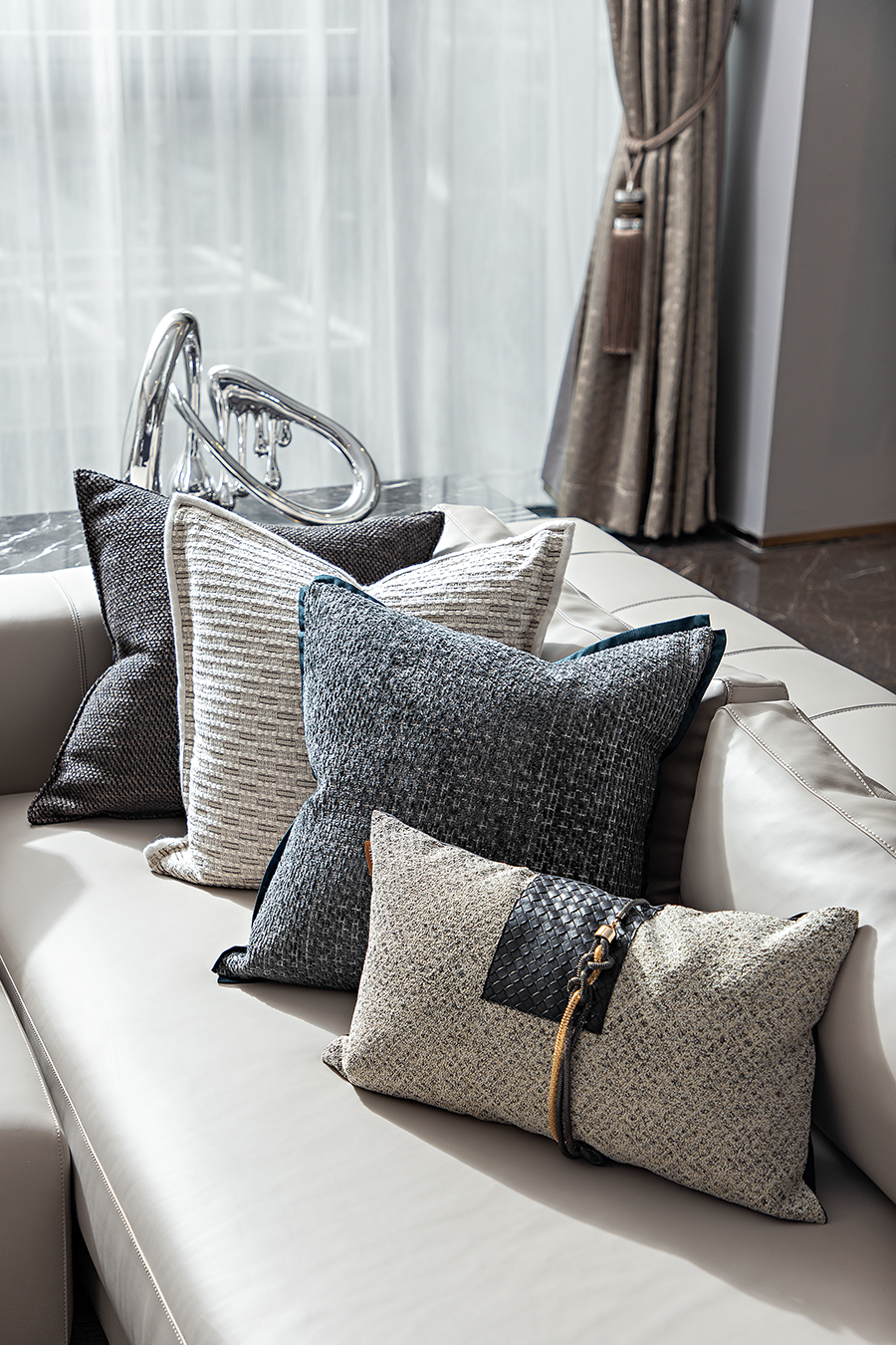 雕塑艺术与光影的奢华平层设计-12