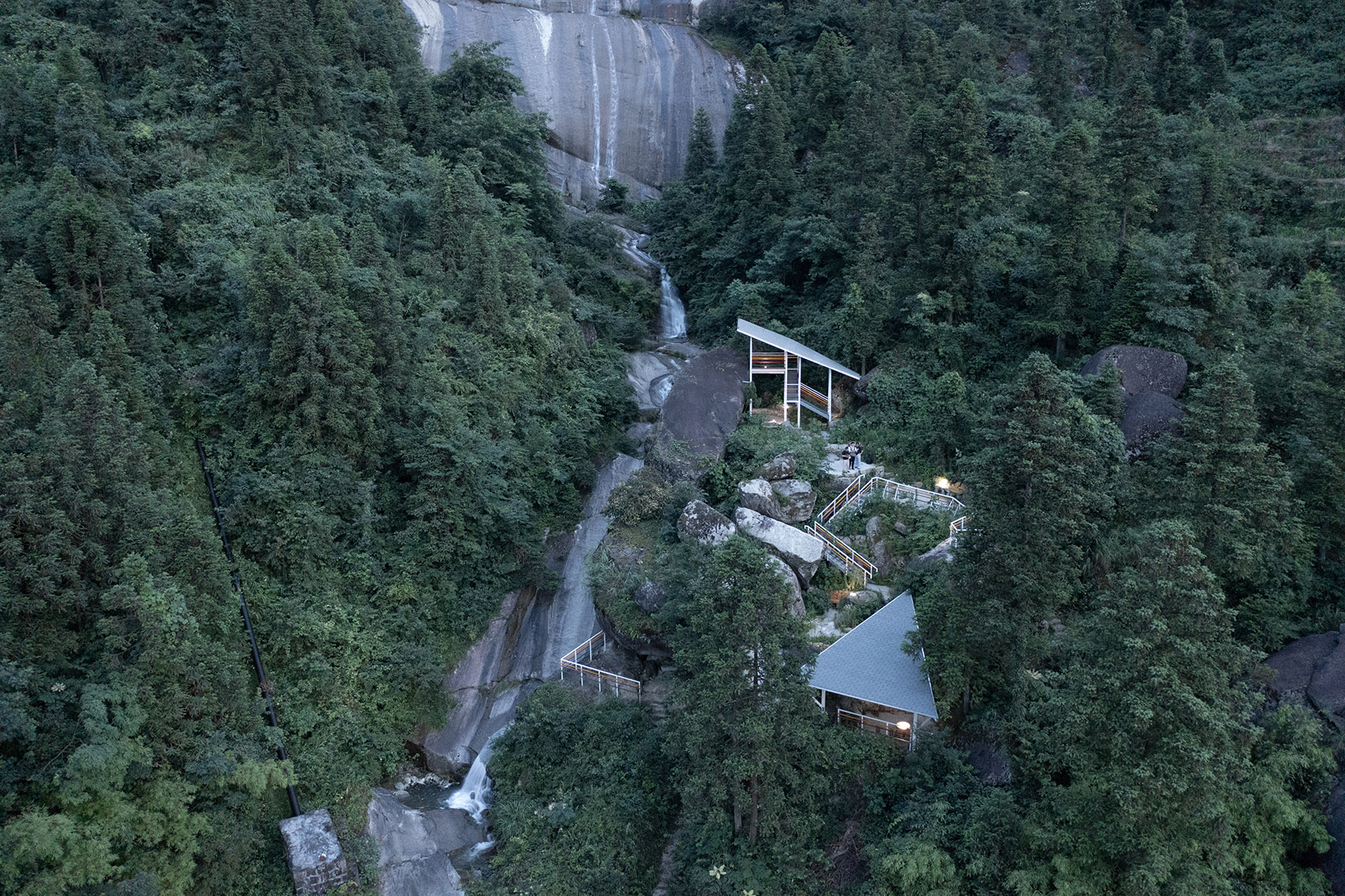 白水洞天,山野几何·白水洞村石瀑间的线性钢亭组群丨中国邵阳丨湖南大学建筑与规划学院-16