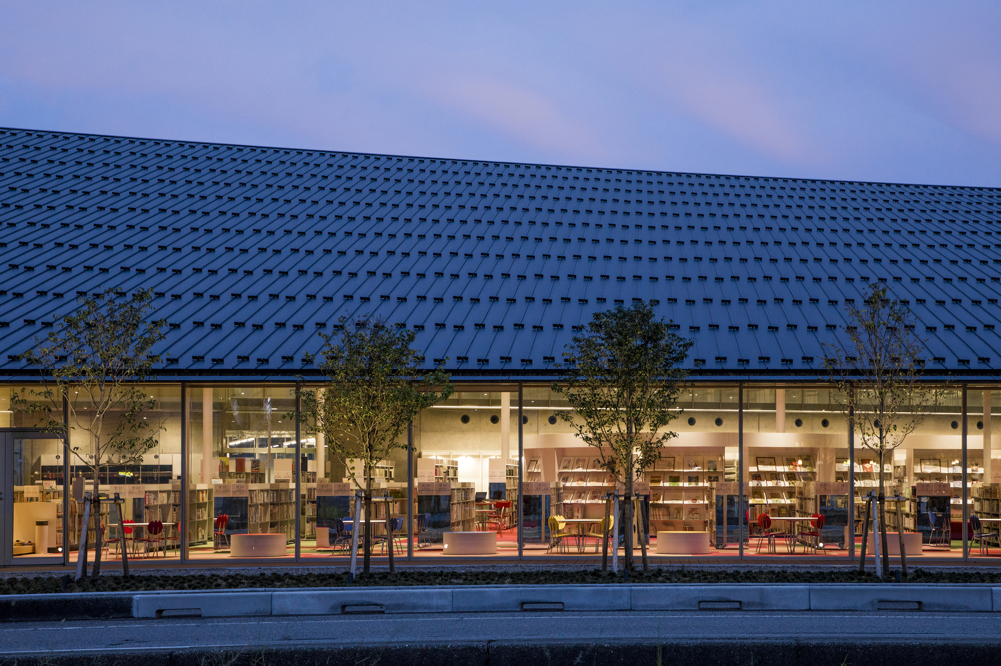 砺波市立图书馆丨日本富山丨MIKAMI Architects-30