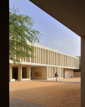 法国 Theodore Monod 中学 Mauritania 校区绿色环保设计