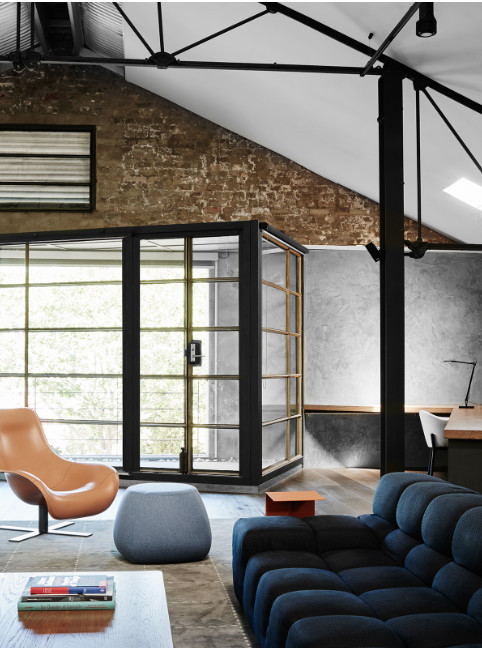 金色的;金黄色的;金的;金制的-11