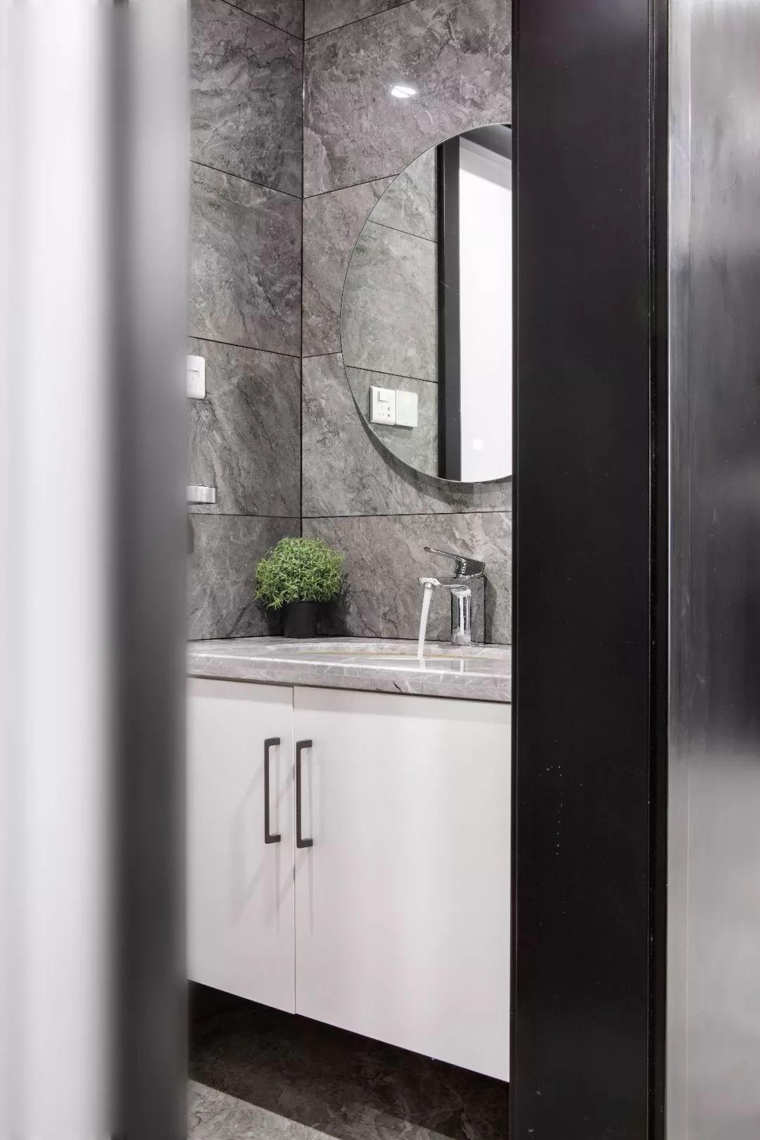 现代黑白灰的极简魅力——海御官邸案例解析-20