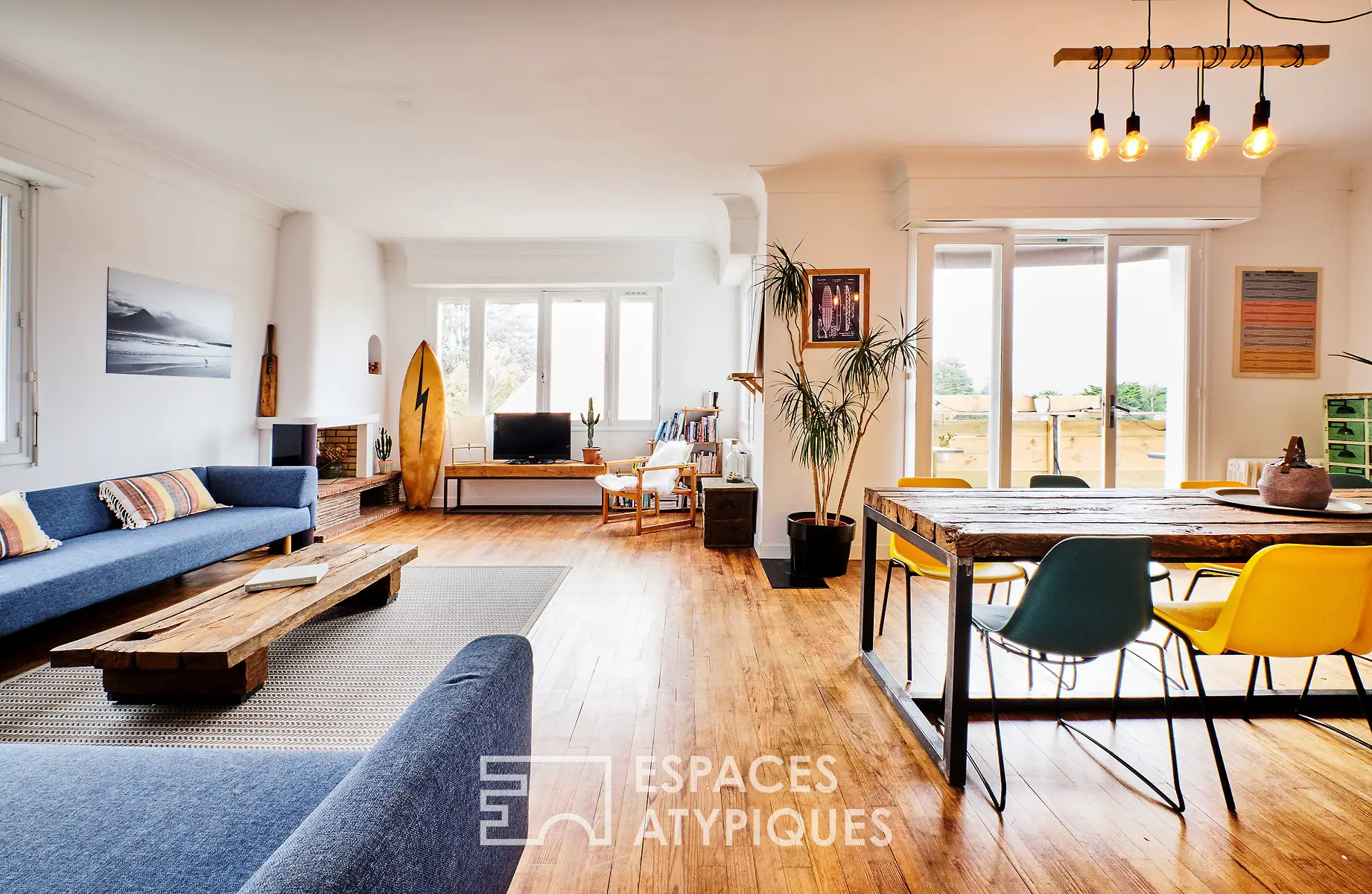 西班牙巴斯克海岸 | 焕新复古冲浪风格家庭住宅-3