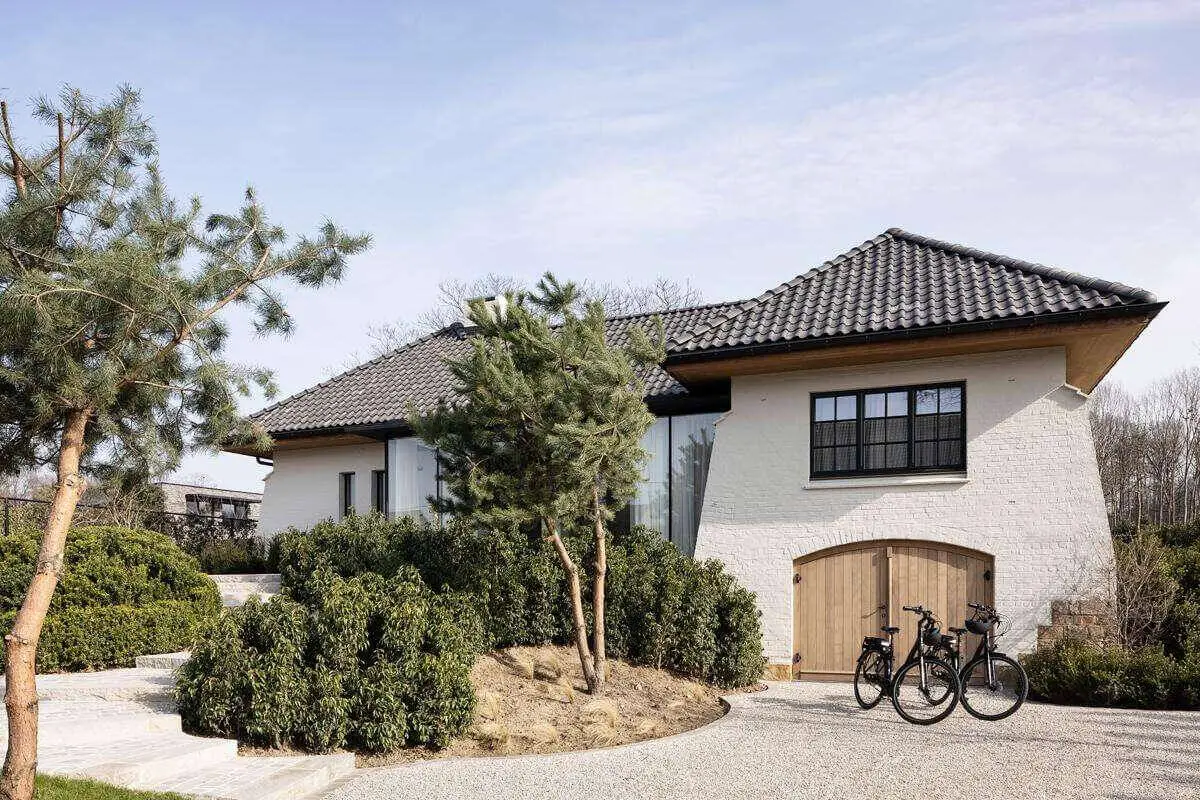 比利时 60 年代老房现代风翻新，设计师巧妙融合自然元素-16