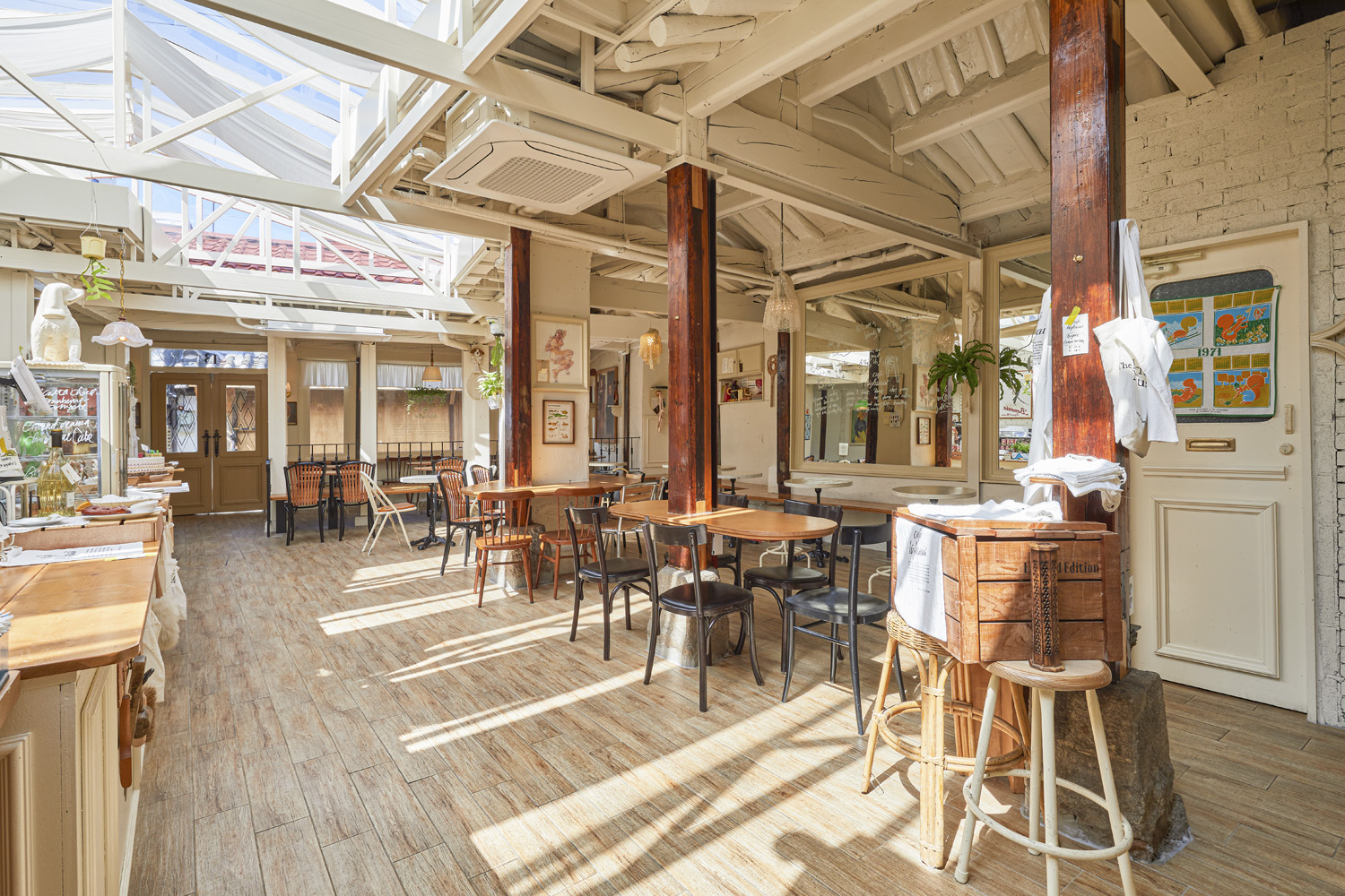 45 平米家居模型咖啡厅，打造温馨宜居艺术空间-9