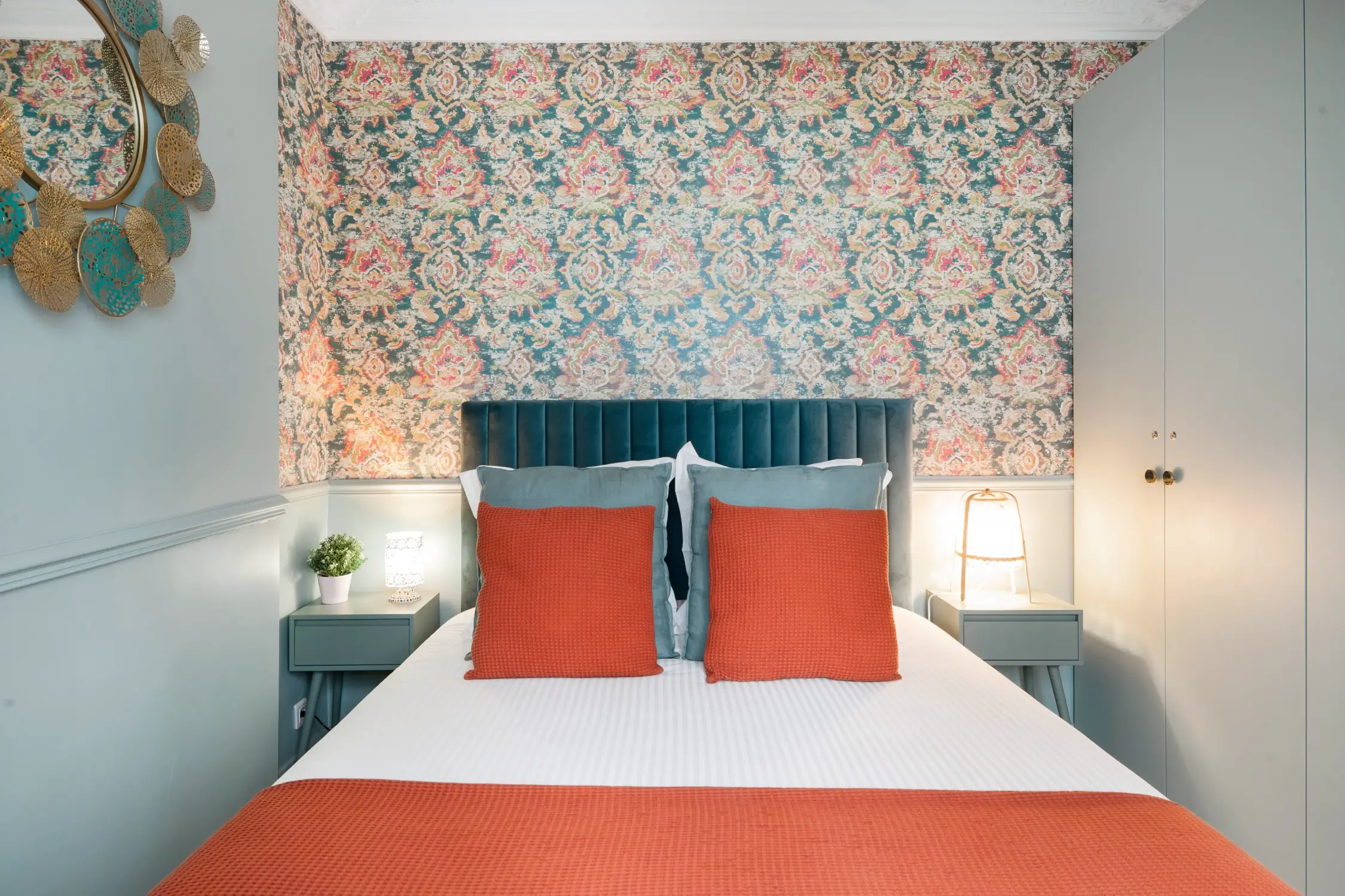 巴黎十九世纪公寓的彩色壁纸和独特设计-15