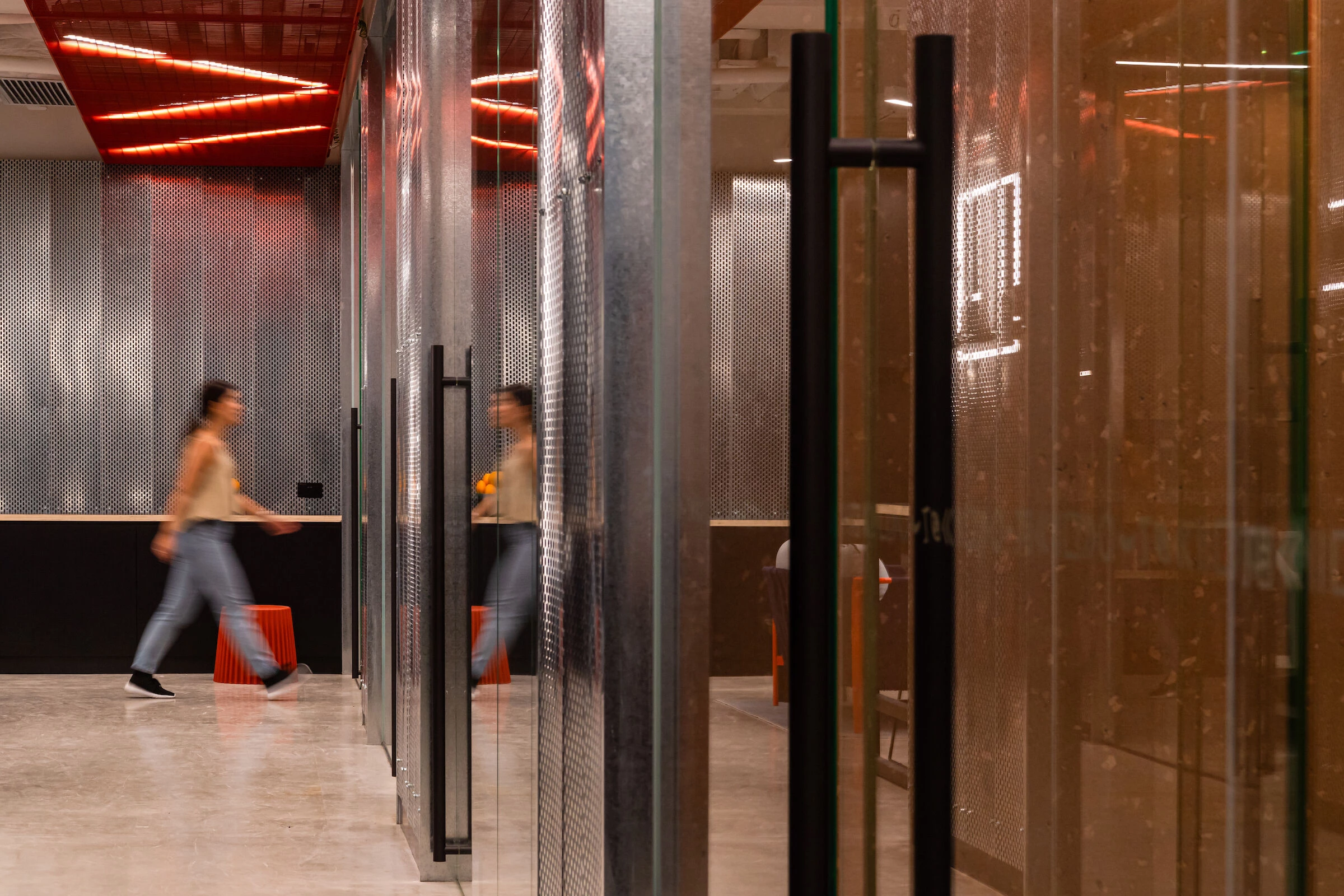 净电影丨中国香港丨Beauty Bloody Bonza-12