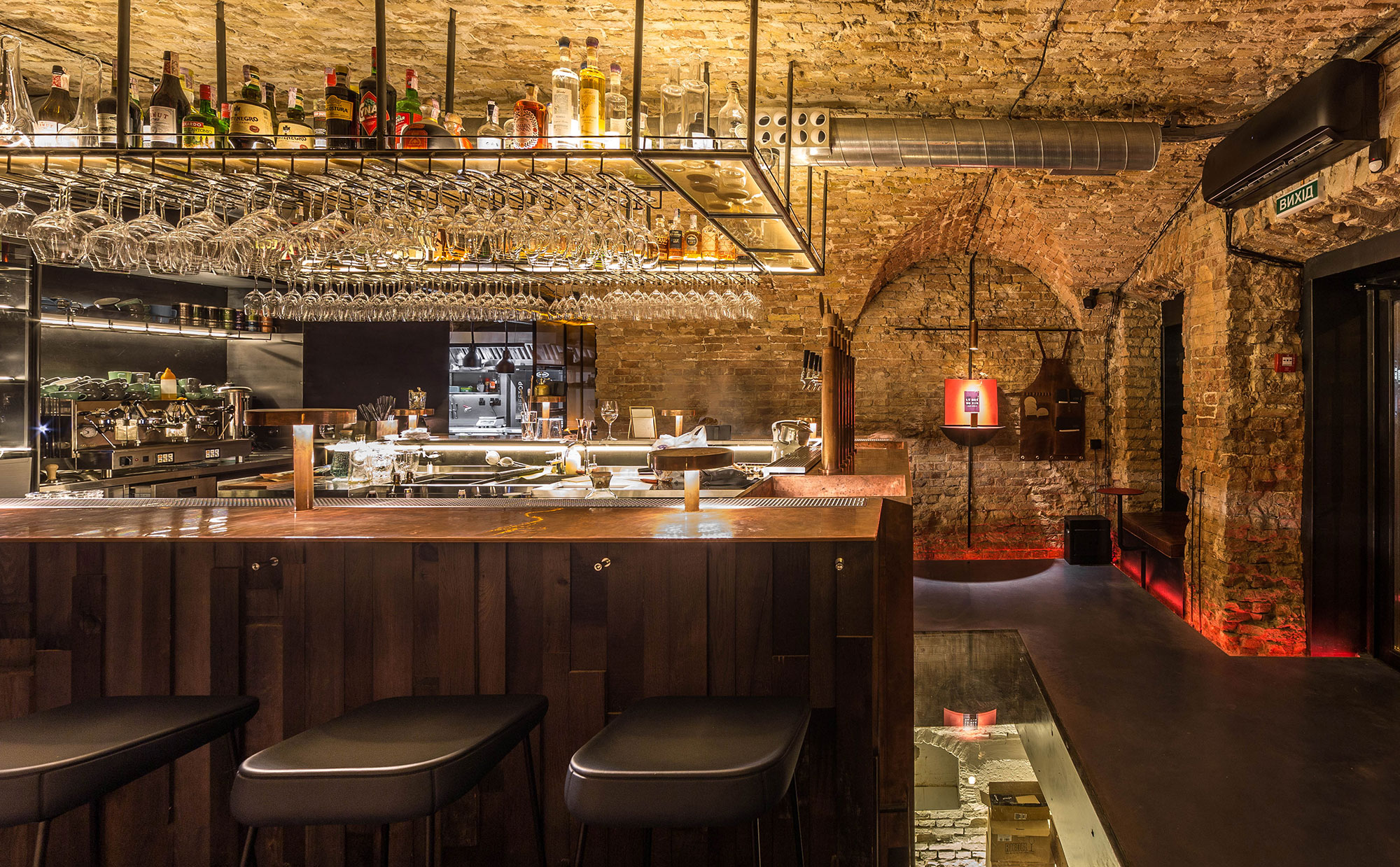 Win Bar | 乌克兰基辅 1812 年老建筑中的现代酒馆-15