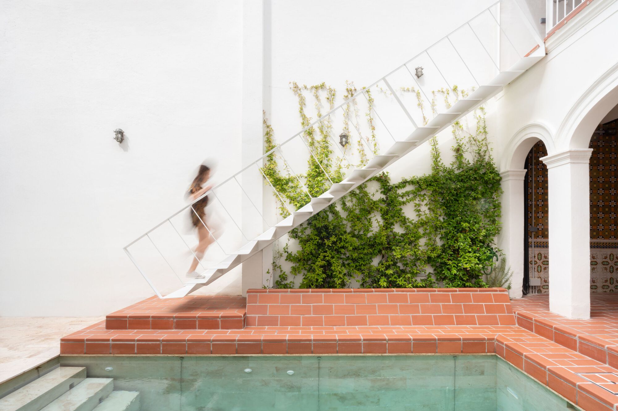 现代主义庭院翻新丨SpainBarcelona-15