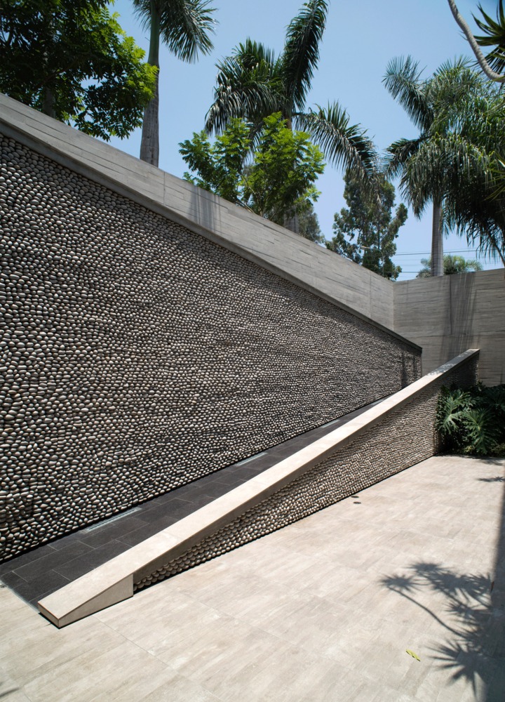 This Imposing Construction Shows us in its Interior an Aspect not Perceived From the Outside-19