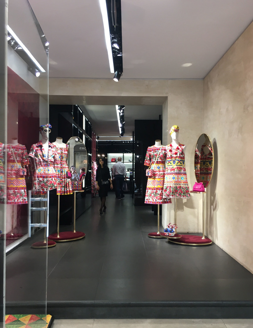 欧洲街头创意橱窗-60