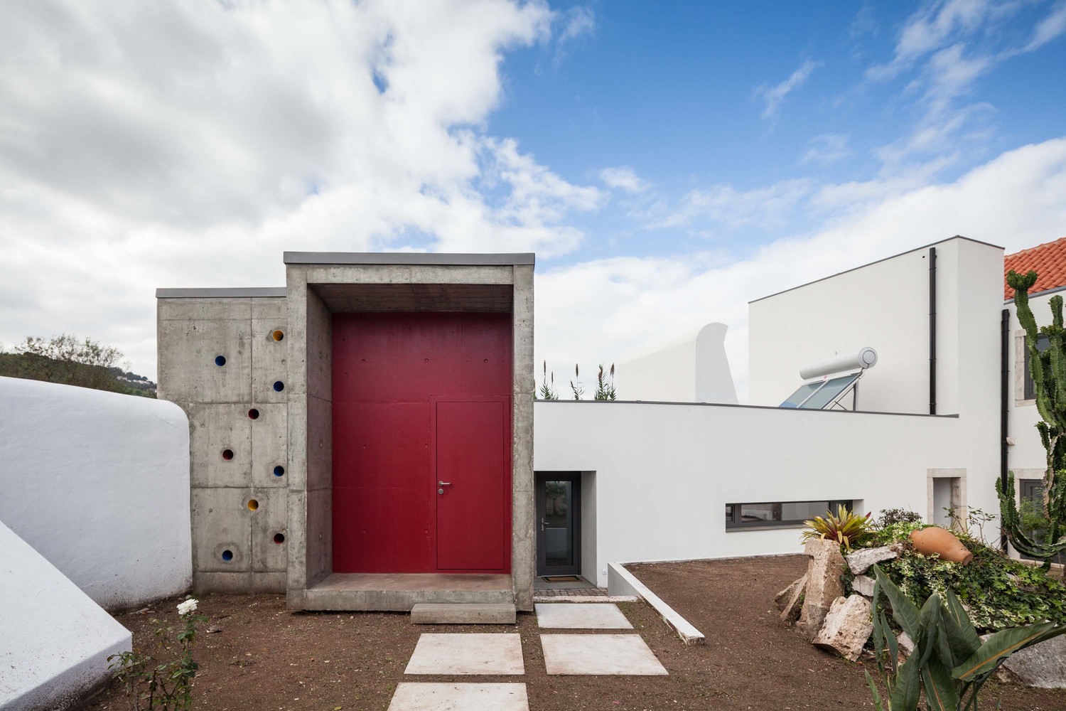 里斯本洛里什住宅 · 旧建筑新生命,彩色空间营造生活美学-13