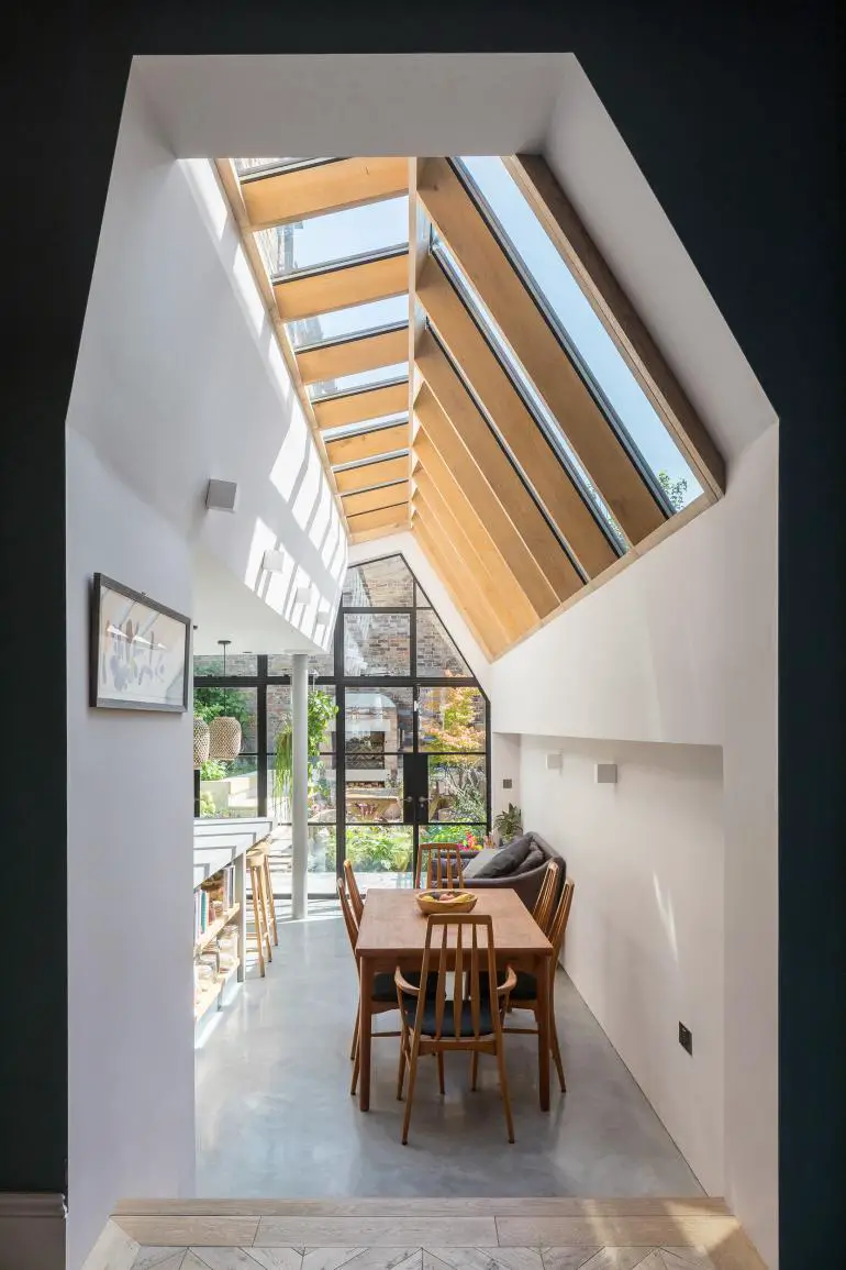 阳光厨房 | 英国老宅的现代玻璃扩展-4