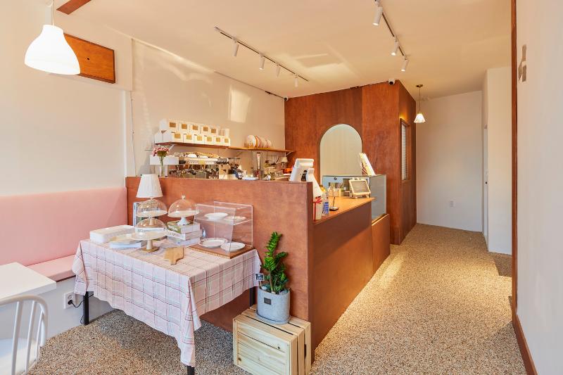 甜蜜乡村风 15 坪甜点店设计-6