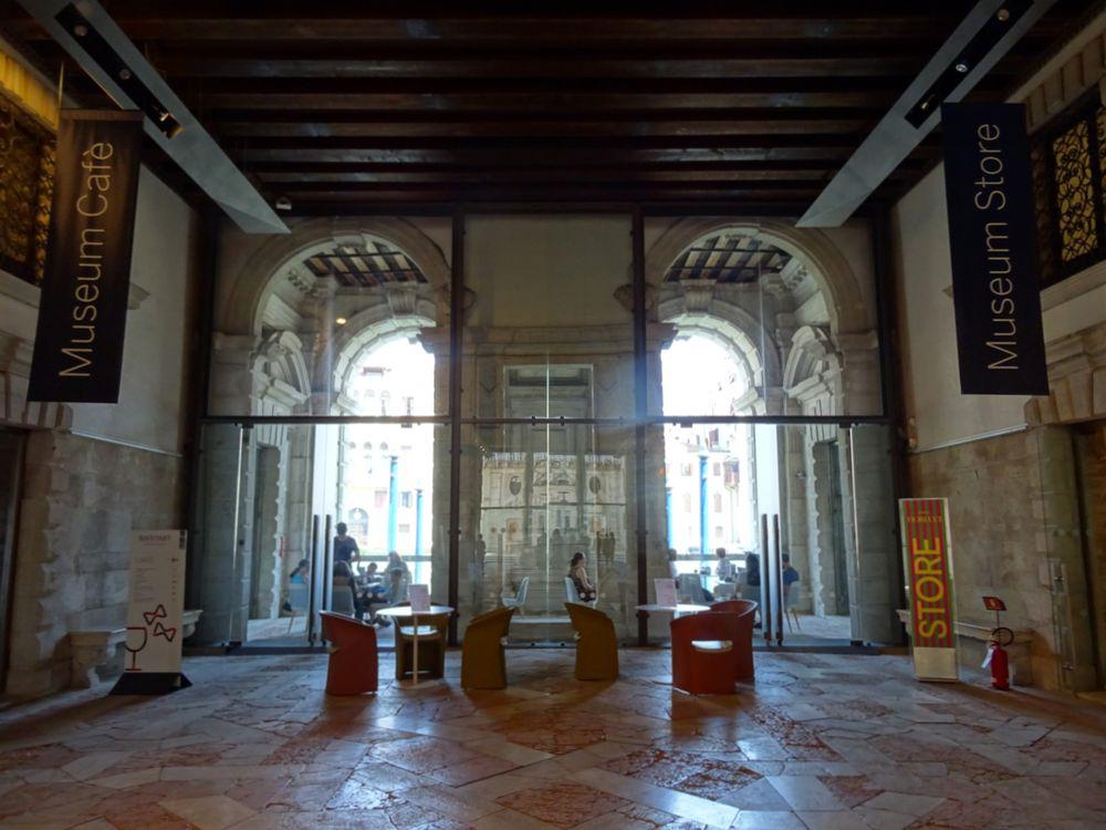 カ・ペーザロ | イタリア の建築【世界建築巡り】-48