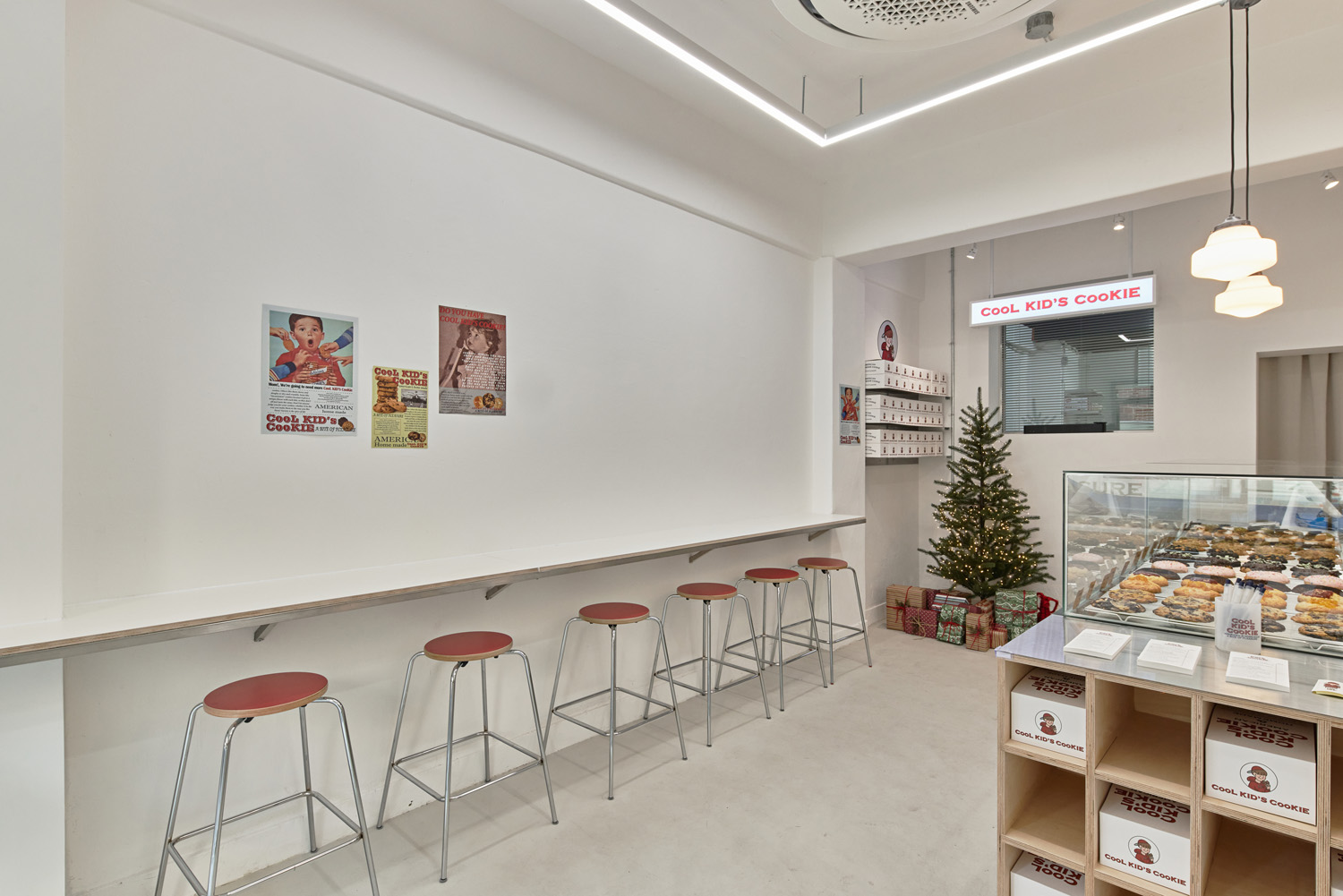 白色简约的 7 层甜品店空间设计-10