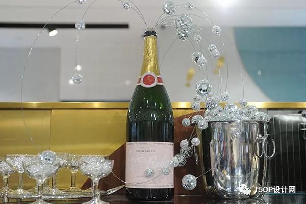 迈阿密395平方Ted Baker服装店设计-17