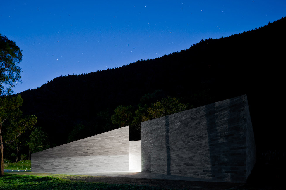 湖畔双砾，葡萄牙 / Aires Mateus-23