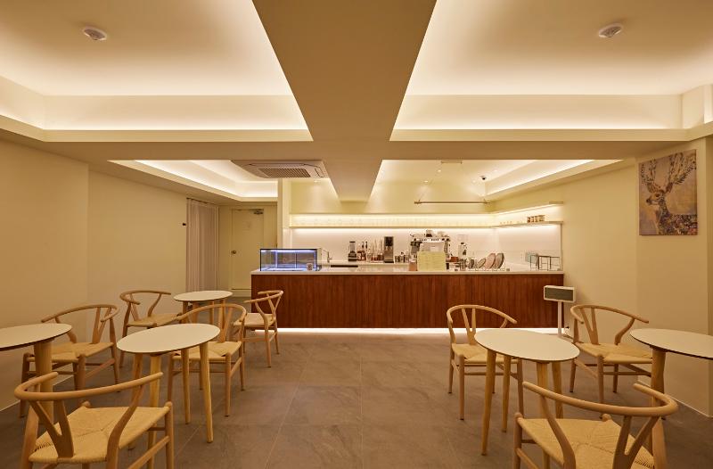 简约 18 坪咖啡厅，点睛之笔的咖啡元素-5