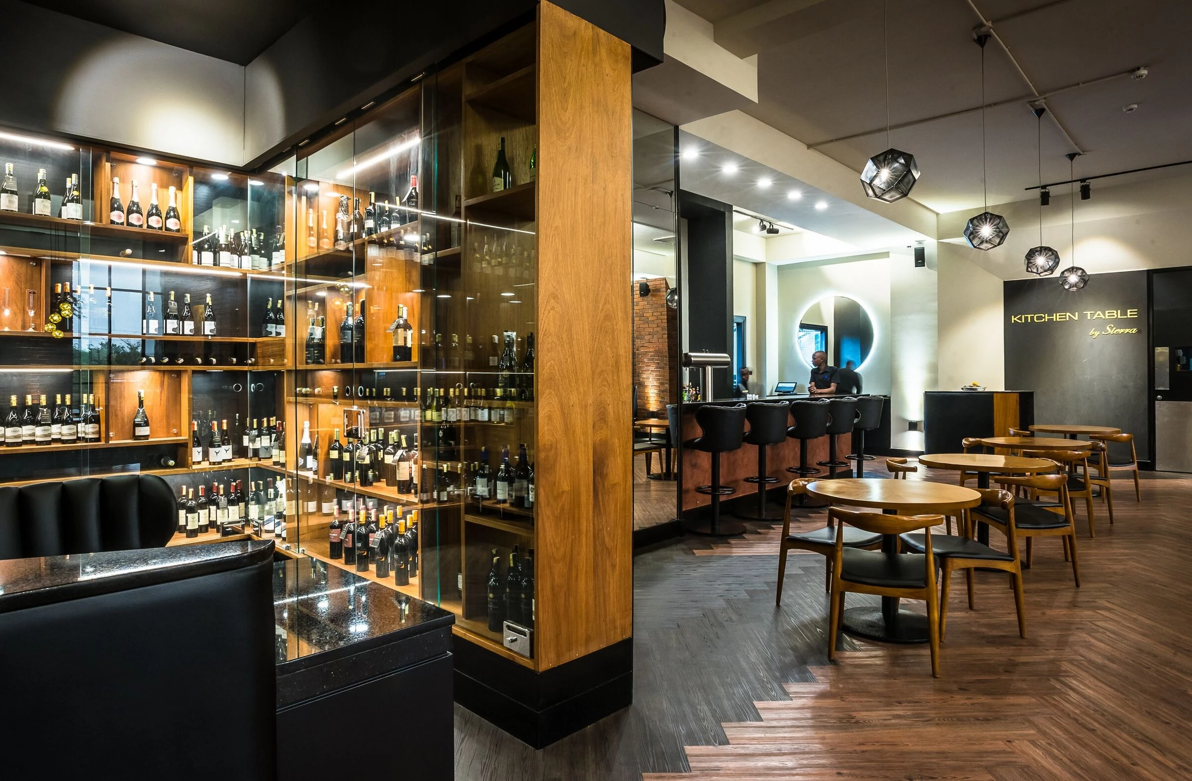 纽约风格餐厅设计，展现红砖、皮革与黑白的魅力-28