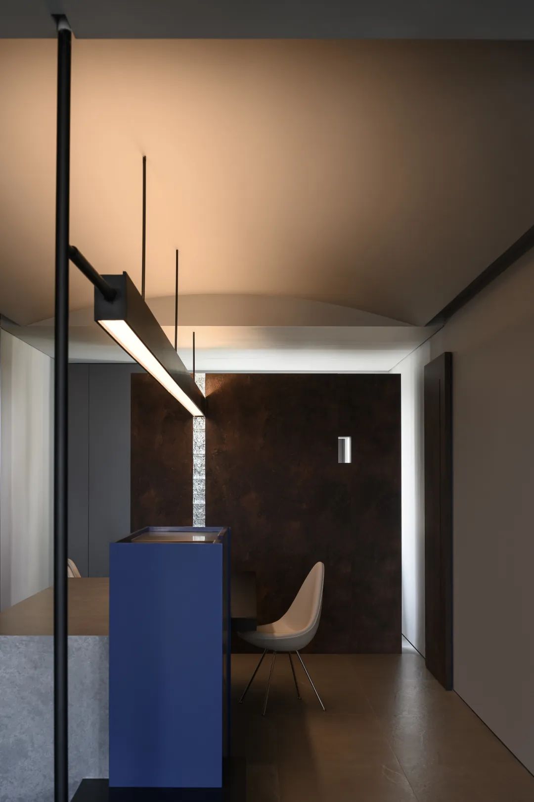 梦幻岛台 · 克莱因蓝的现代家居艺术丨中国江苏-9