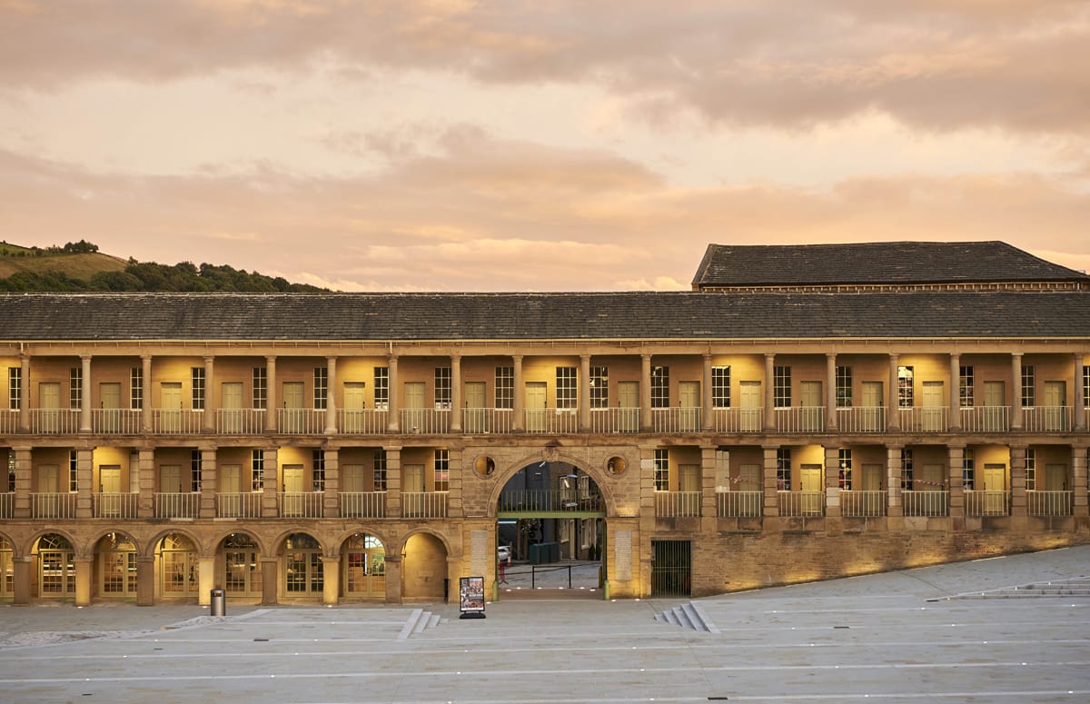 英国哈利法克斯 Piece Hall 广场 · 历史建筑的现代复兴-16