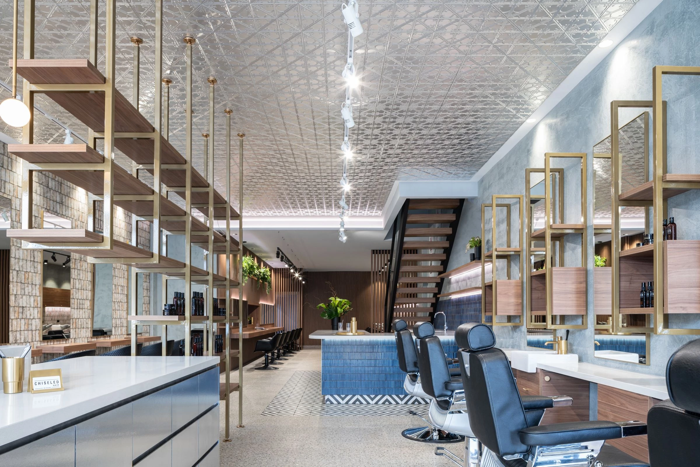 轮廓分明发型沙龙-20