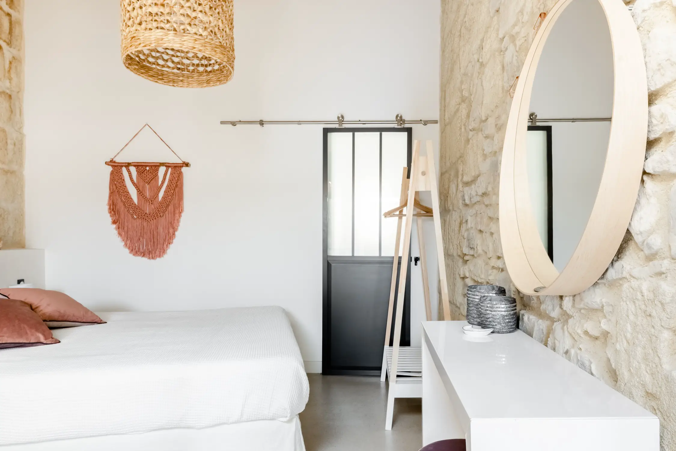 Camargue 石制阁楼 | 工业风的独特魅力-17