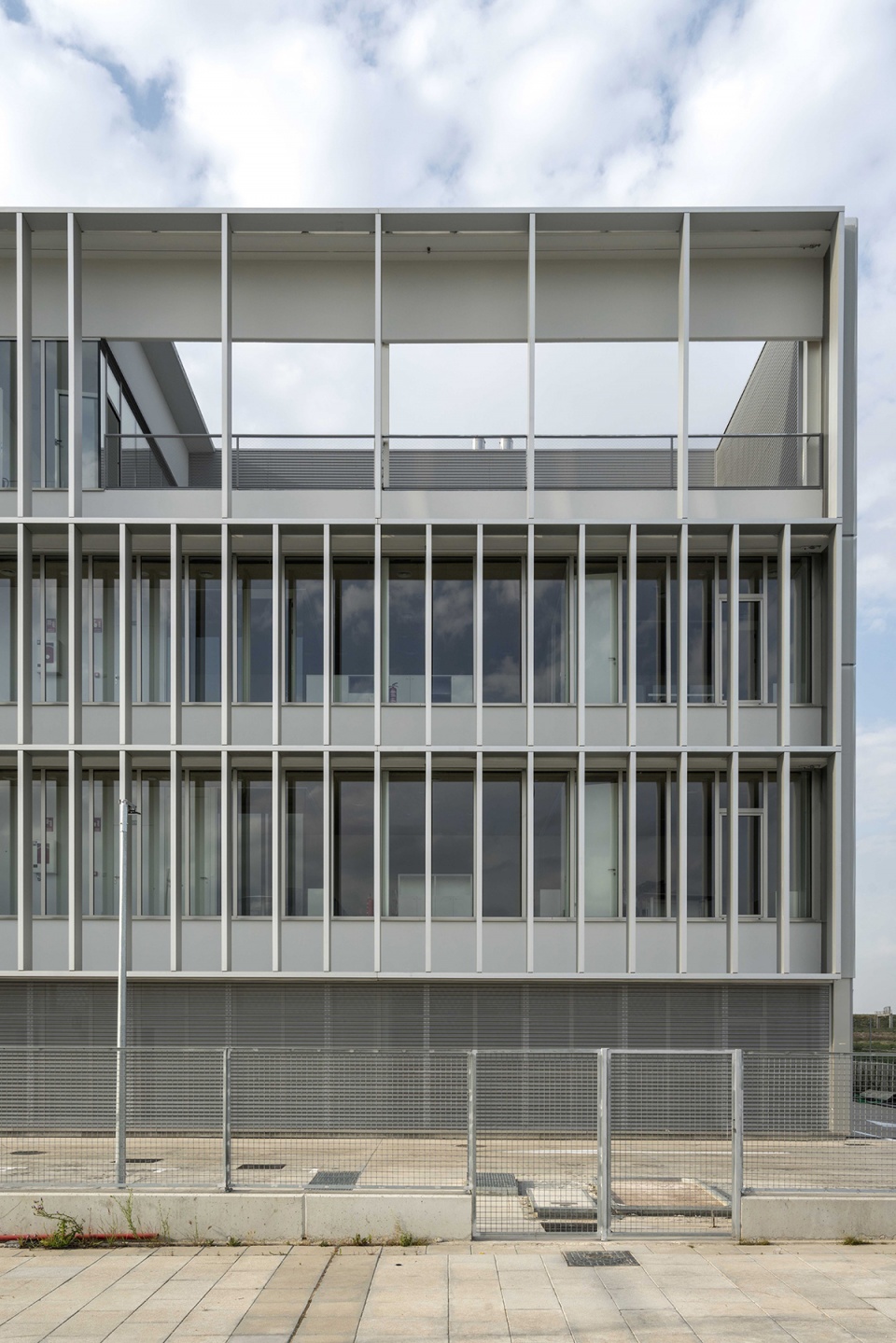 181 UNOLAB 总部大楼，西班牙 / FRPO-19