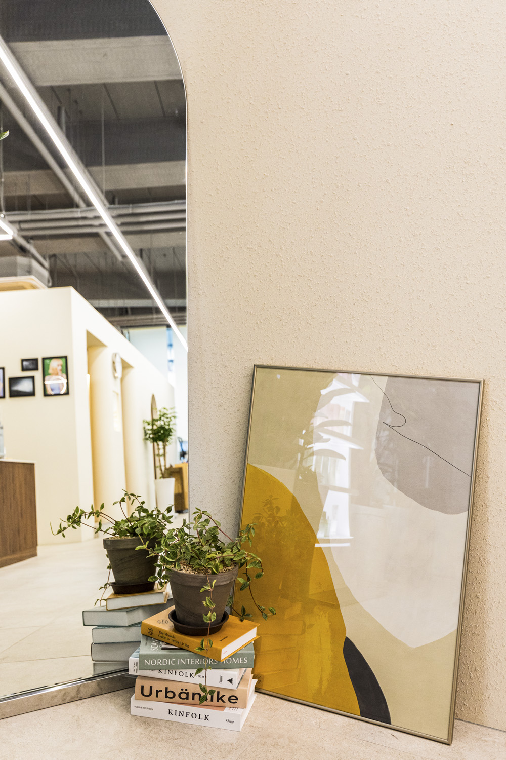 白色木纹打造现代美容空间-15