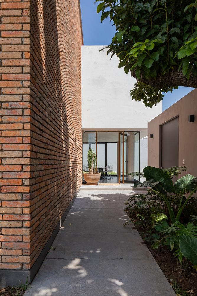 灵活空间满足家庭成长需求的双元素建筑-29