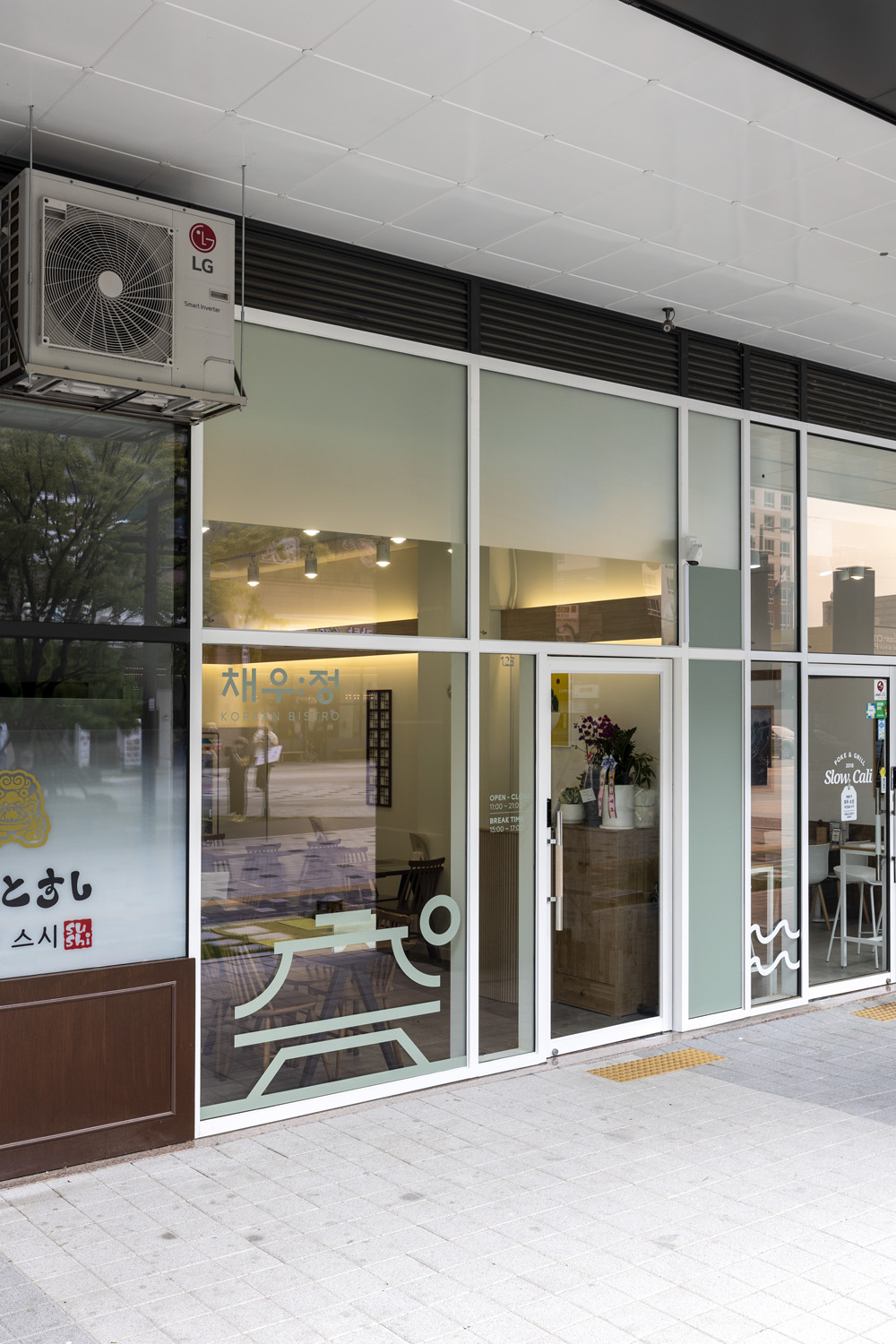 白色与木质，极简主义餐厅设计-20