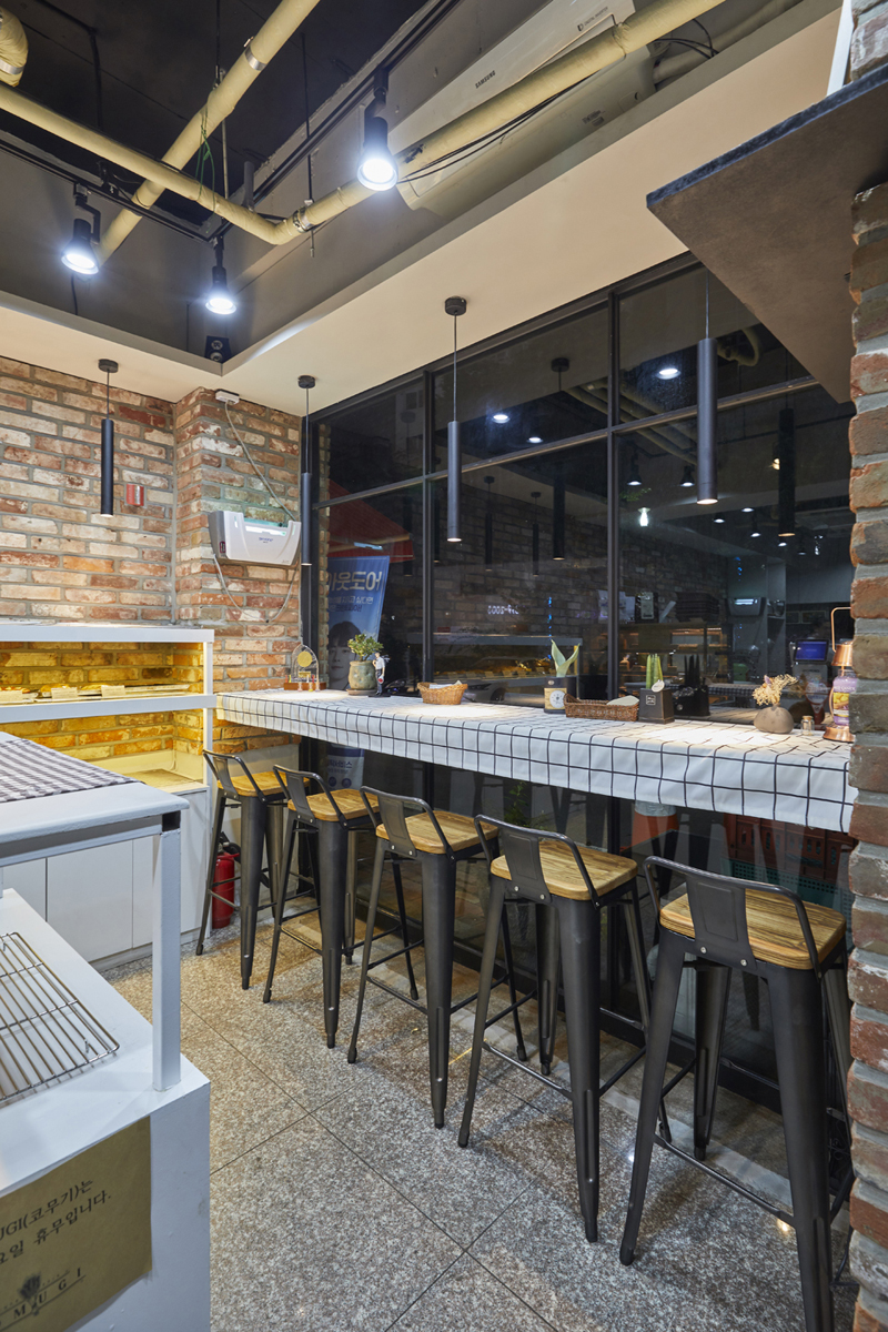 现代简约风 10 坪咖啡厅，打造温馨小空间-9