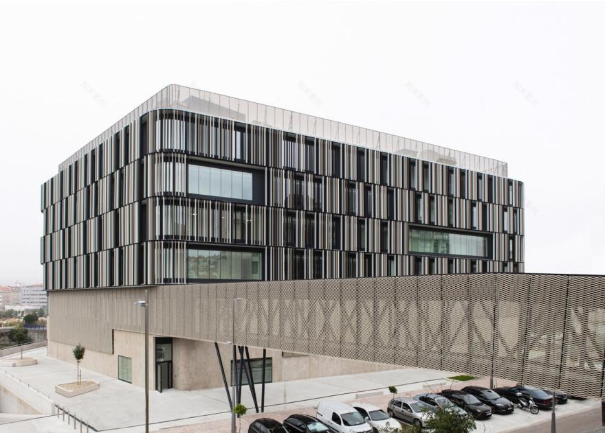 曲线立面、双层皮肤 | 西班牙新司法大楼设计-9